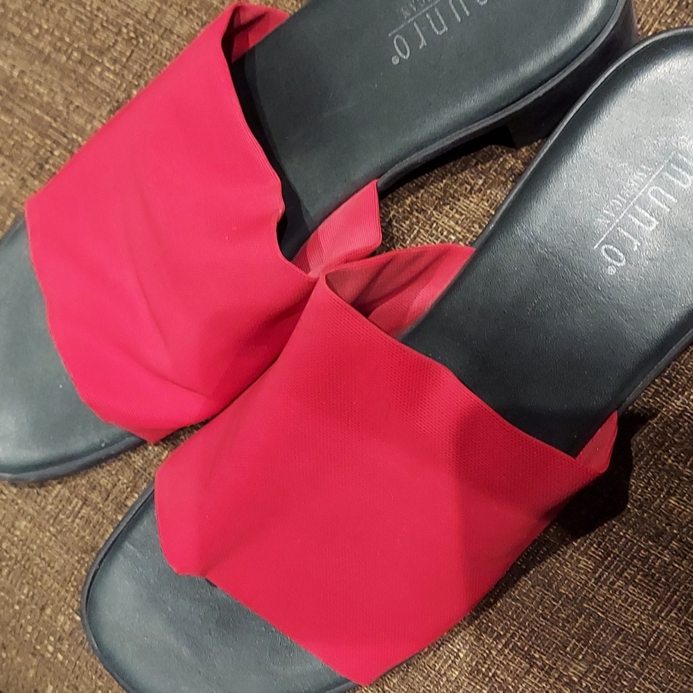 Munro American 10.5W red stretch sandals